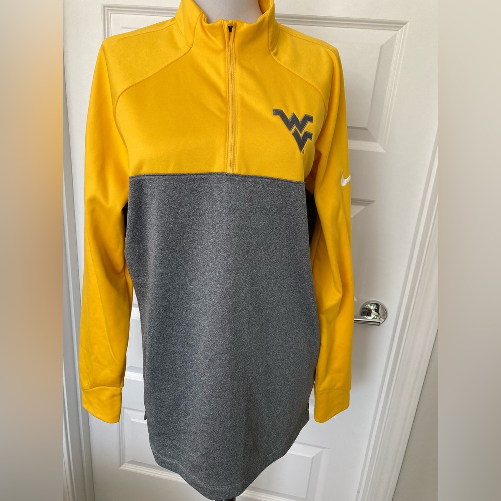 West Virginia University Nike golf top. Men’s size medium. New without tag.